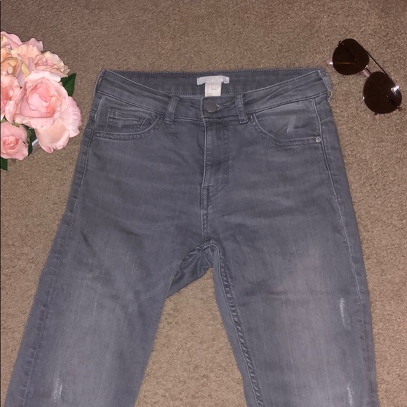 H&M: Gray Ripped Jeans - Picture 3 of 5